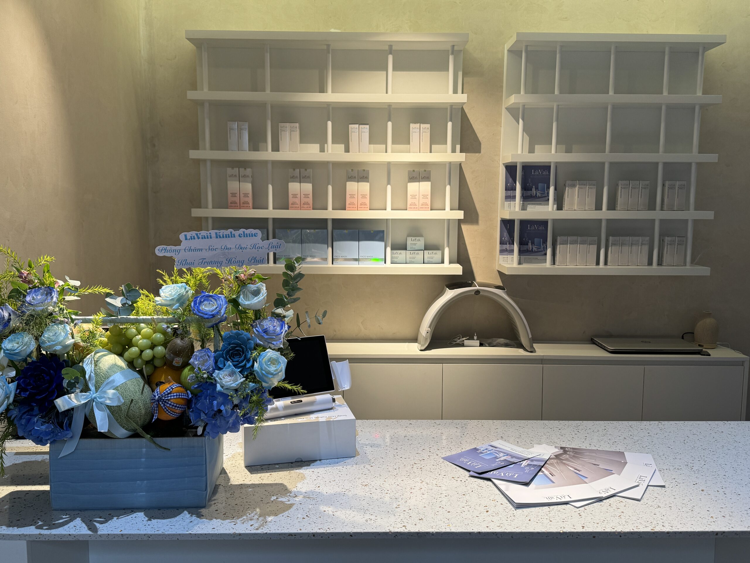 Lu-Vaii-ket-hop-cung-phong-cham-soc-da-tai-dai-hoc-luat